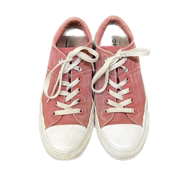 Converse Shoes - Vintage Red Six Hole Converse All Stars Size 8